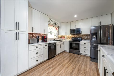 4609 Pineview Drive NE Cedar Rapids IA 52402