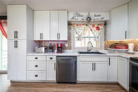 4609 Pineview Drive NE Cedar Rapids IA 52402