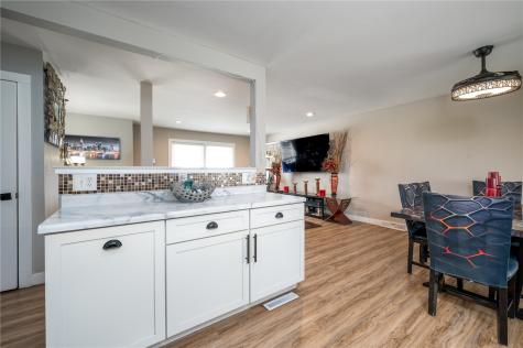 4609 Pineview Drive NE Cedar Rapids IA 52402