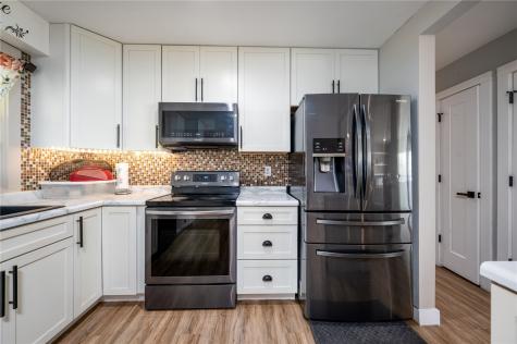 4609 Pineview Drive NE Cedar Rapids IA 52402