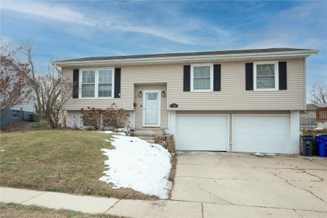 4609 Pineview Drive NE Cedar Rapids IA 52402