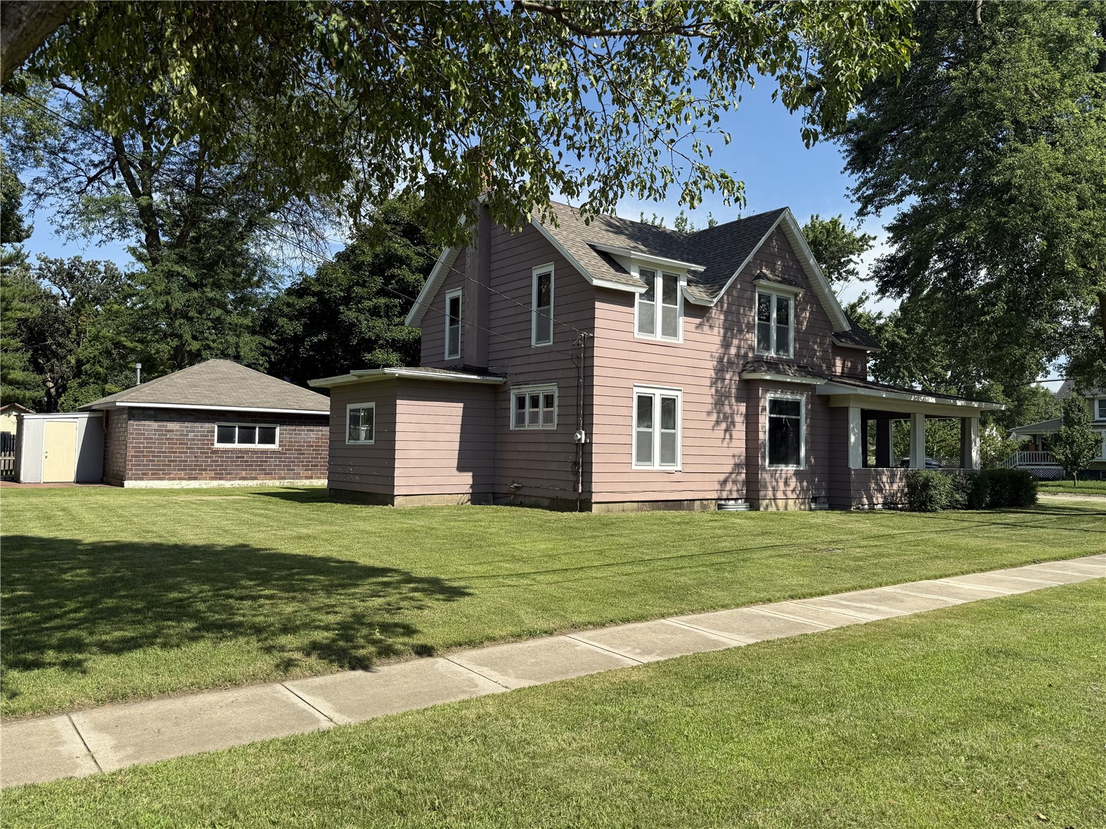514 2nd Street NW Independence IA 50644
