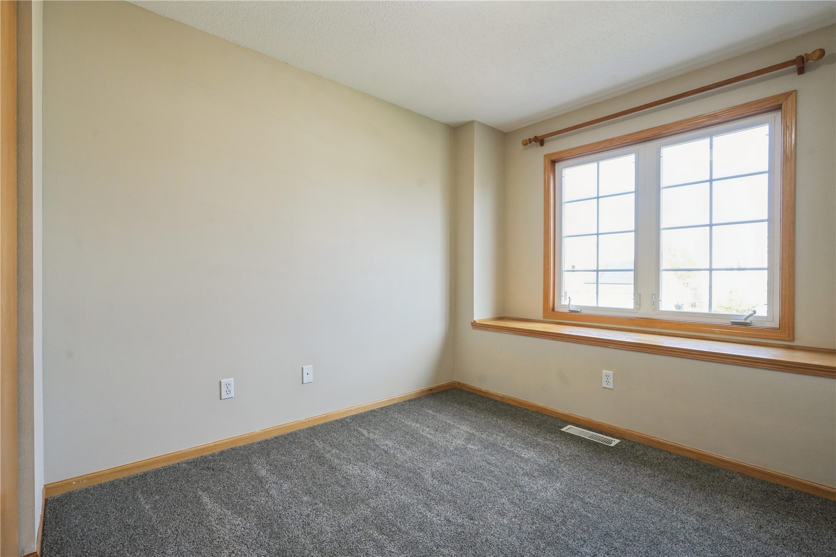 829 71st Street NE Cedar Rapids IA 52402
