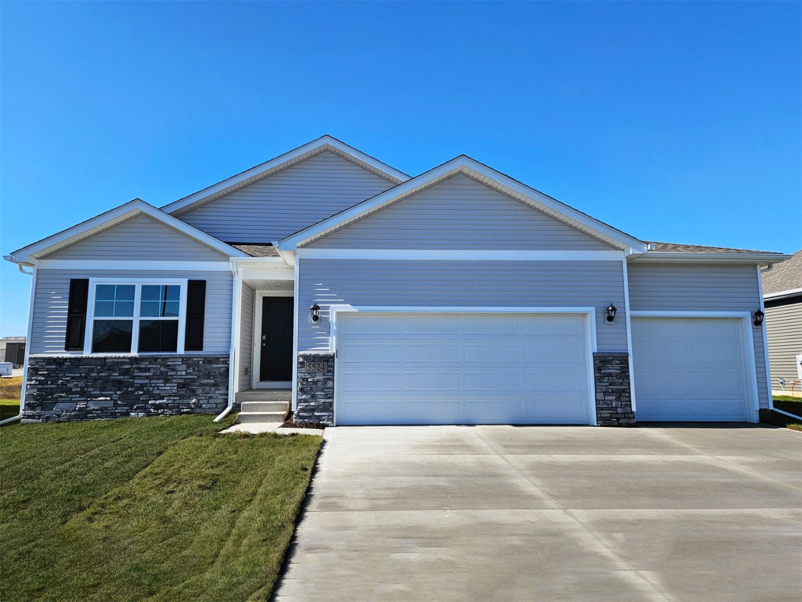 2870 Grassland Court Hiawatha IA 52233