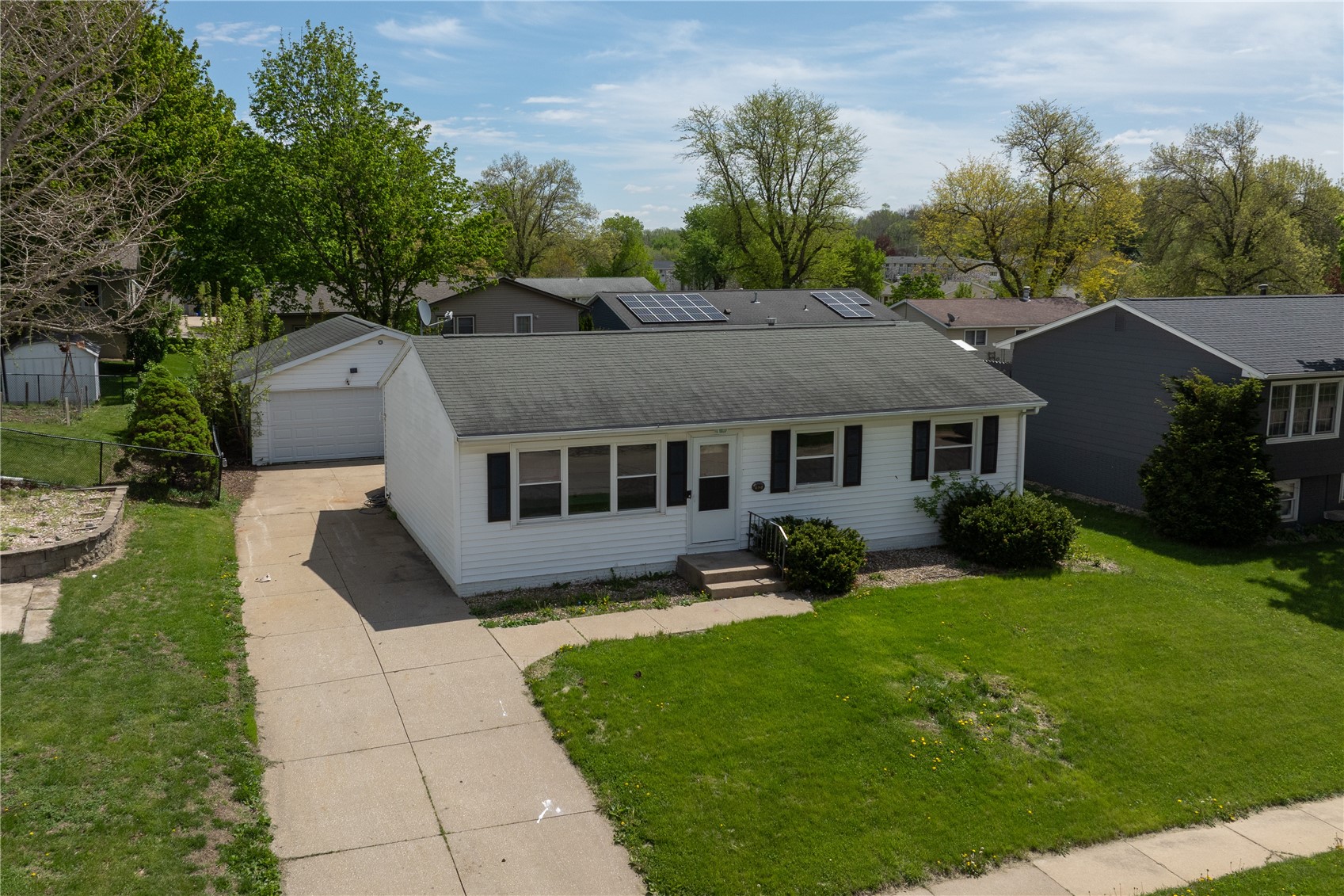 1625 South View NW Cedar Rapids IA 52405