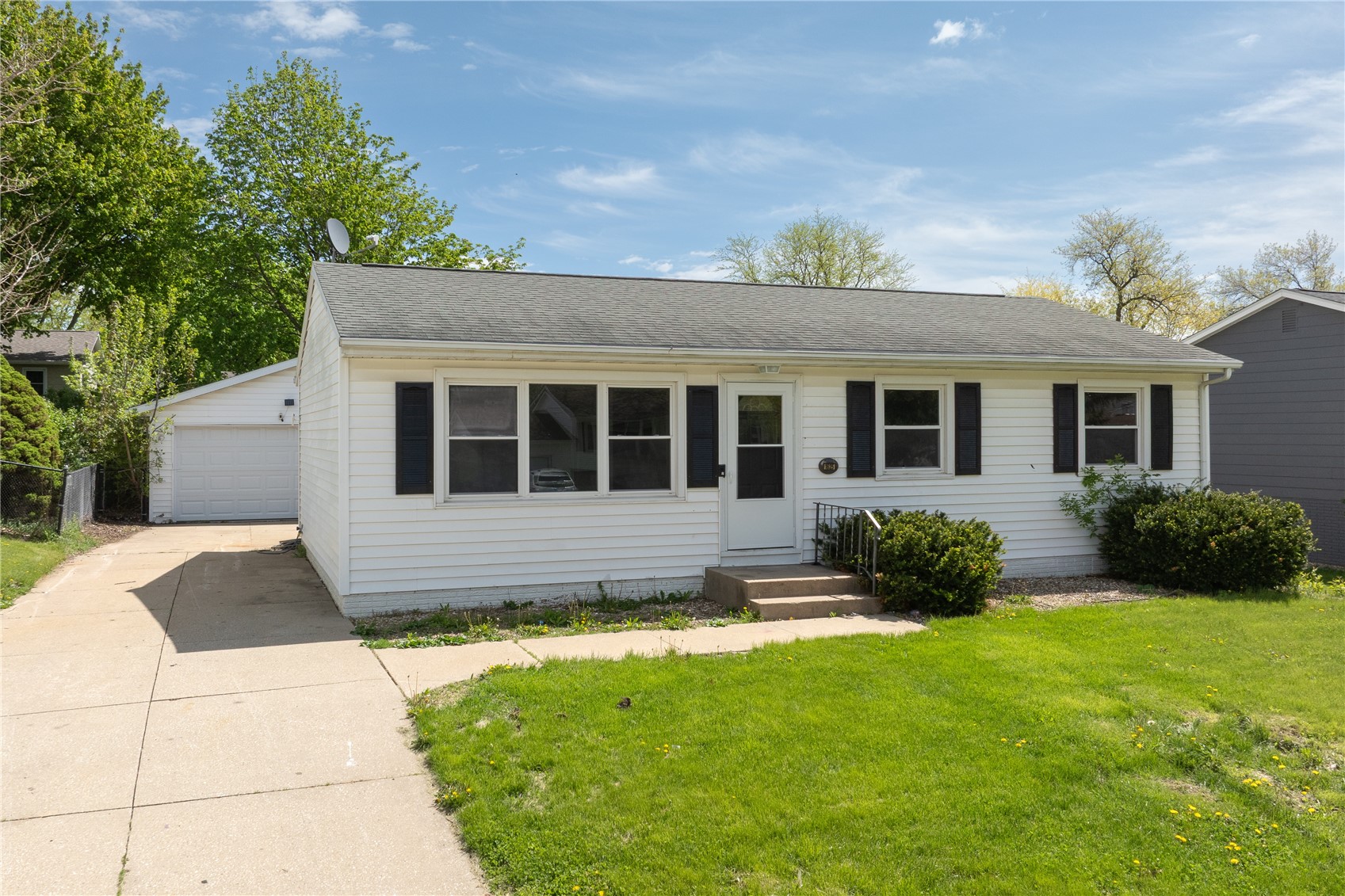 1625 South View NW Cedar Rapids IA 52405