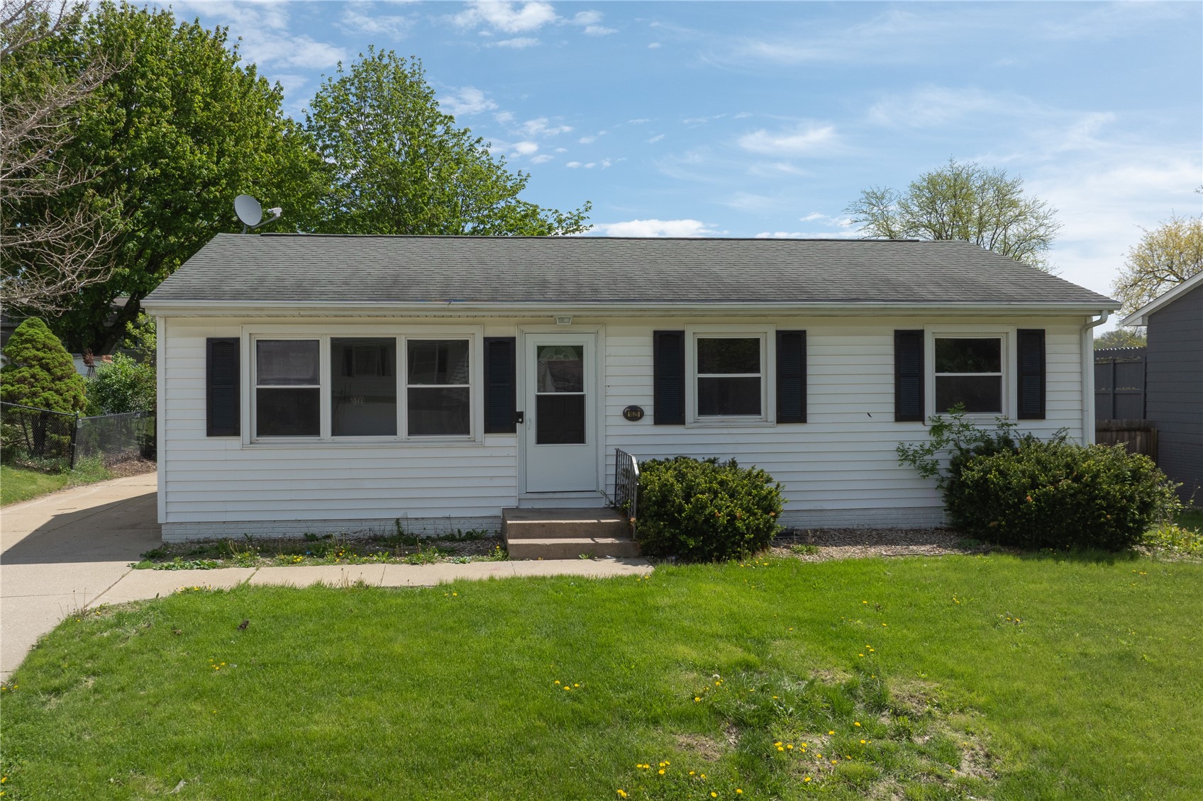 1625 South View NW Cedar Rapids IA 52405