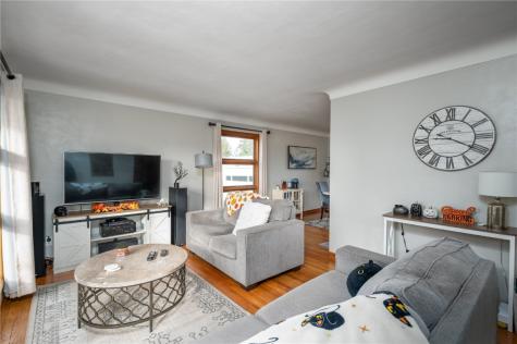 1117 Crestview SE Cedar Rapids IA 52403