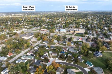 1117 Crestview SE Cedar Rapids IA 52403