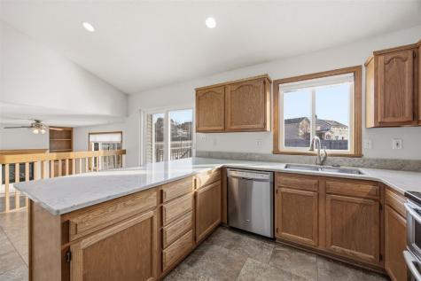 3425 Falcon View Road SW Cedar Rapids IA 52404