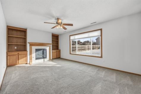 3425 Falcon View Road SW Cedar Rapids IA 52404