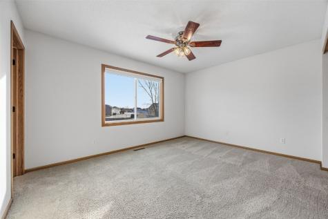 3425 Falcon View Road SW Cedar Rapids IA 52404