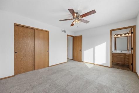 3425 Falcon View Road SW Cedar Rapids IA 52404