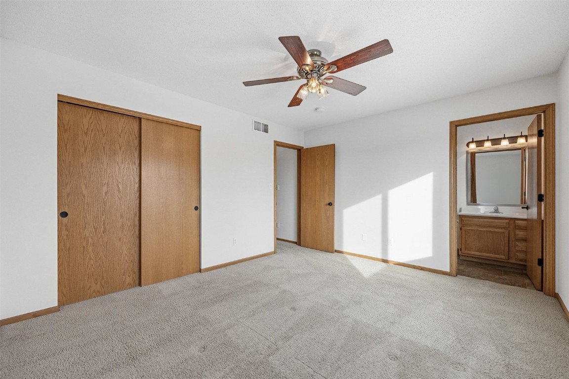 3425 Falcon View Road SW Cedar Rapids IA 52404