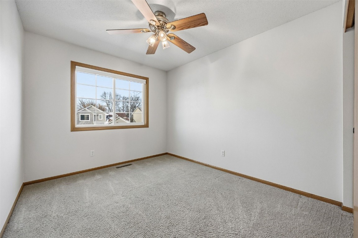3425 Falcon View Road SW Cedar Rapids IA 52404