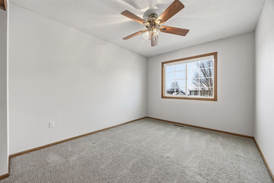 3425 Falcon View Road SW Cedar Rapids IA 52404