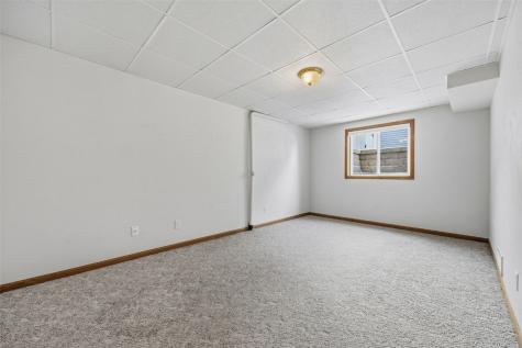 3425 Falcon View Road SW Cedar Rapids IA 52404