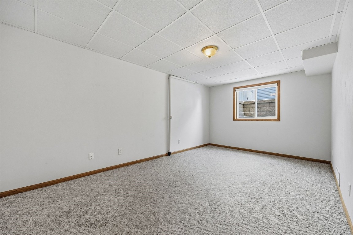 3425 Falcon View Road SW Cedar Rapids IA 52404