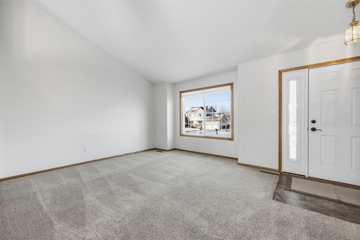 3425 Falcon View Road SW Cedar Rapids IA 52404