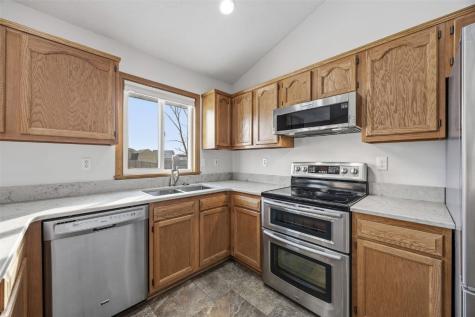 3425 Falcon View Road SW Cedar Rapids IA 52404