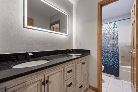 5510 Hunters Ridge Court Marion IA 52302