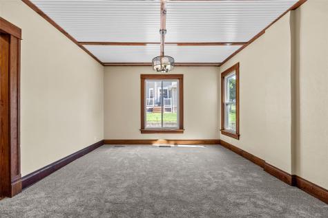 1806 8th Avenue Belle Plaine IA 52208