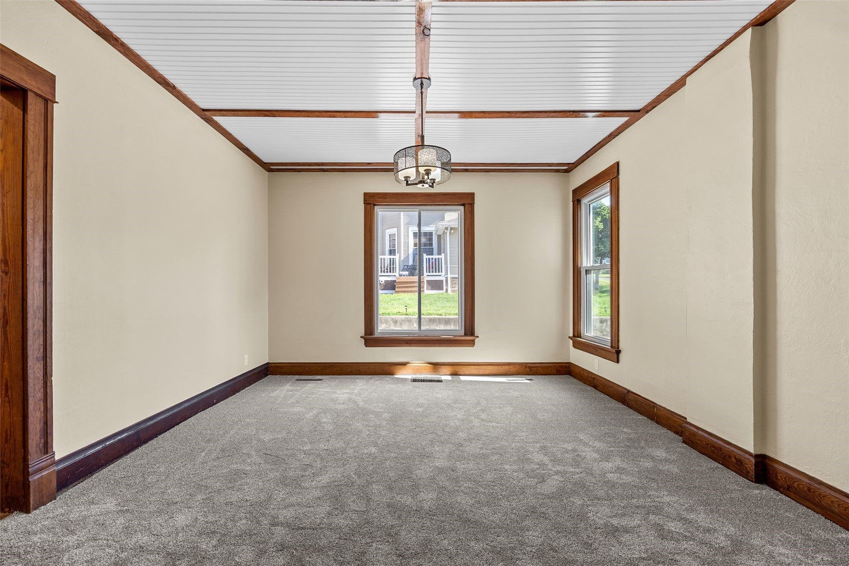 1806 8th Avenue Belle Plaine IA 52208