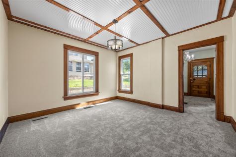 1806 8th Avenue Belle Plaine IA 52208