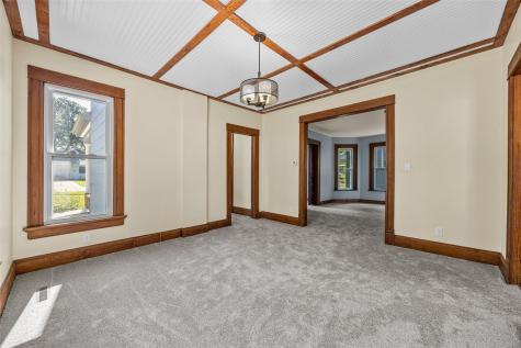 1806 8th Avenue Belle Plaine IA 52208