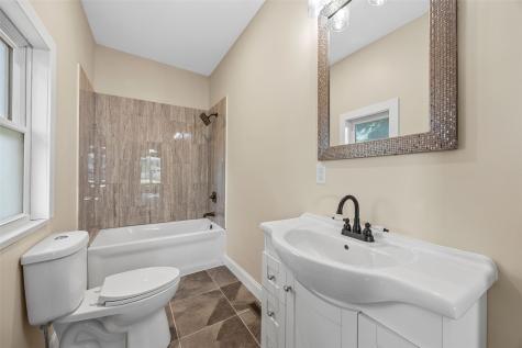 1806 8th Avenue Belle Plaine IA 52208
