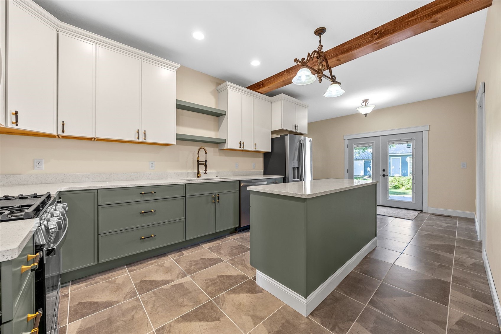 1806 8th Avenue Belle Plaine IA 52208