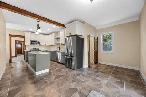 1806 8th Avenue Belle Plaine IA 52208