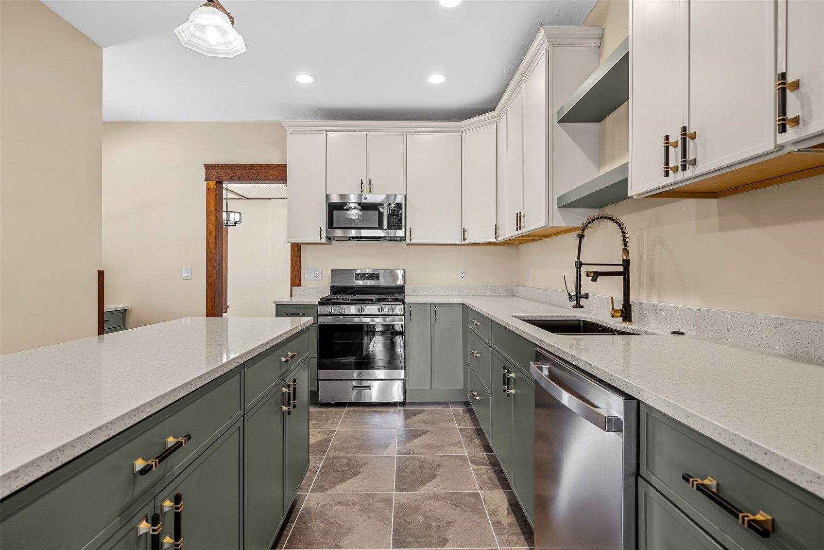 1806 8th Avenue Belle Plaine IA 52208