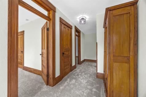 1806 8th Avenue Belle Plaine IA 52208