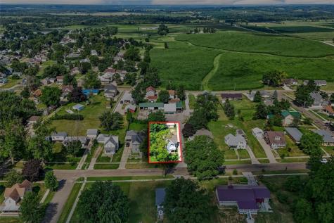 1806 8th Avenue Belle Plaine IA 52208