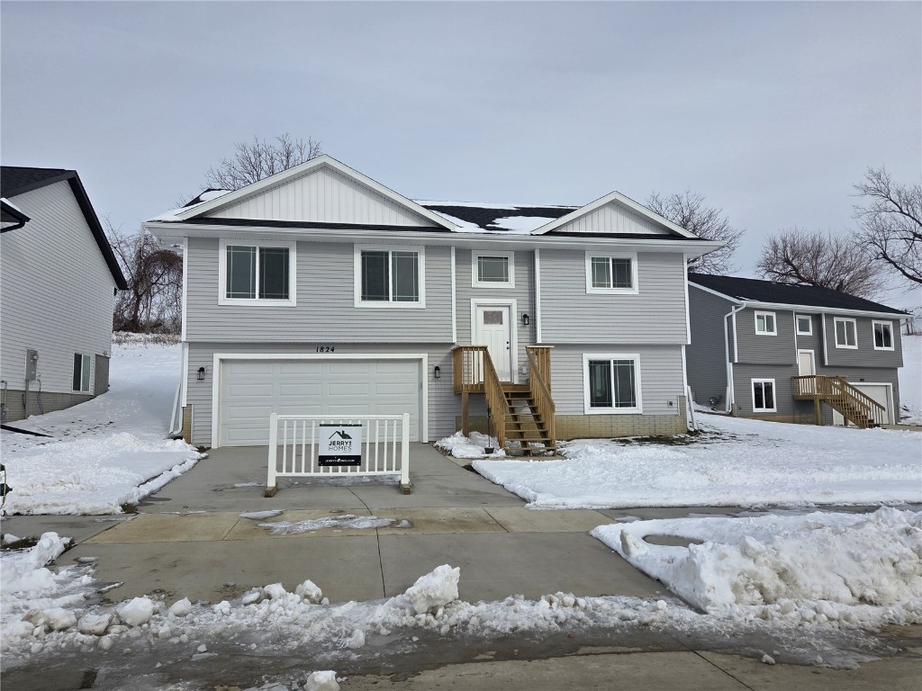 1824 Holly Meadow Avenue SW Cedar Rapids IA 52404
