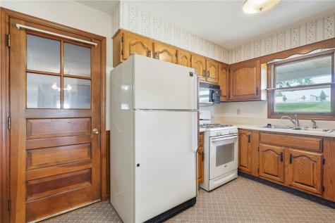 203 N Mcnamara Drive Anamosa IA 52205