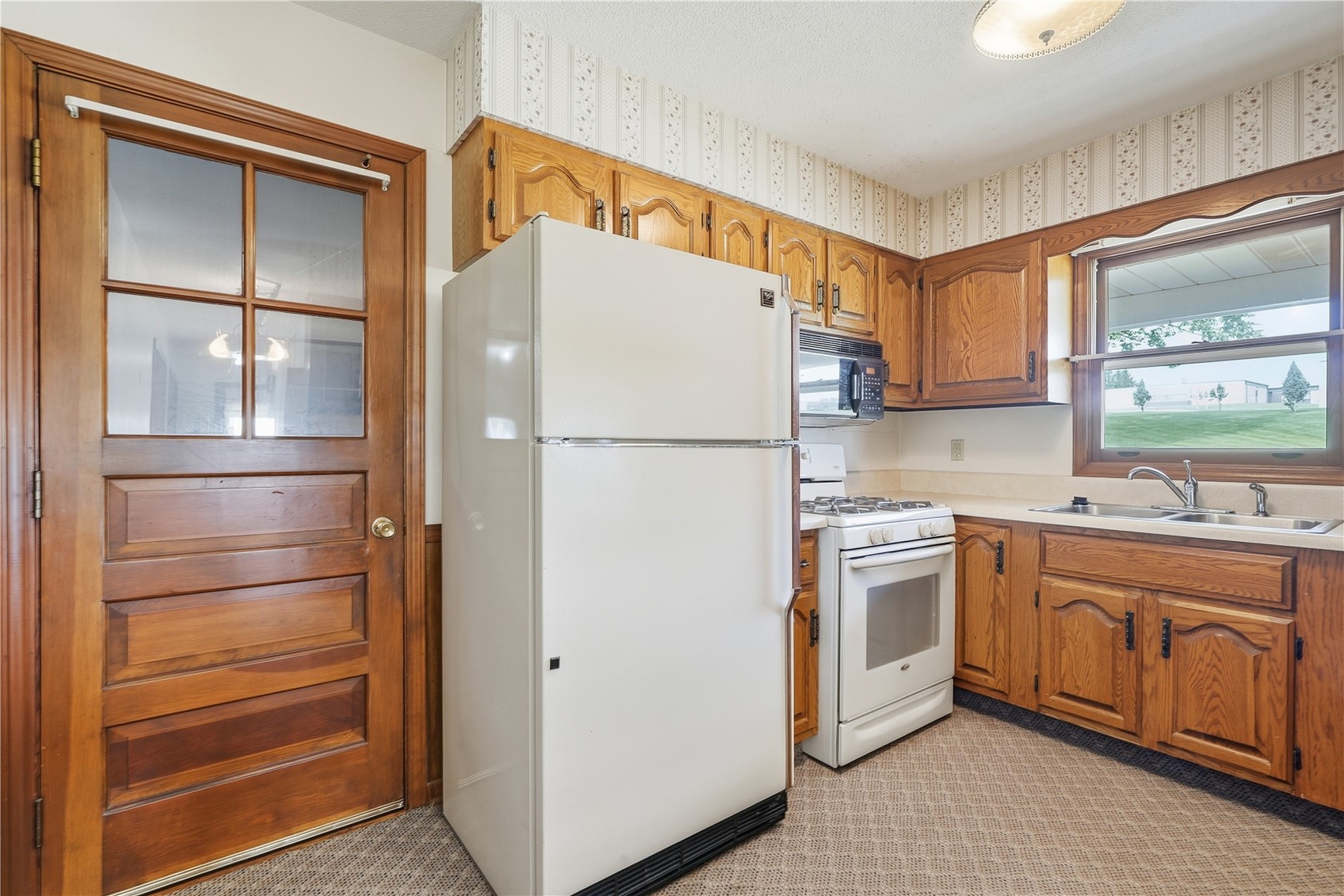 203 N Mcnamara Drive Anamosa IA 52205
