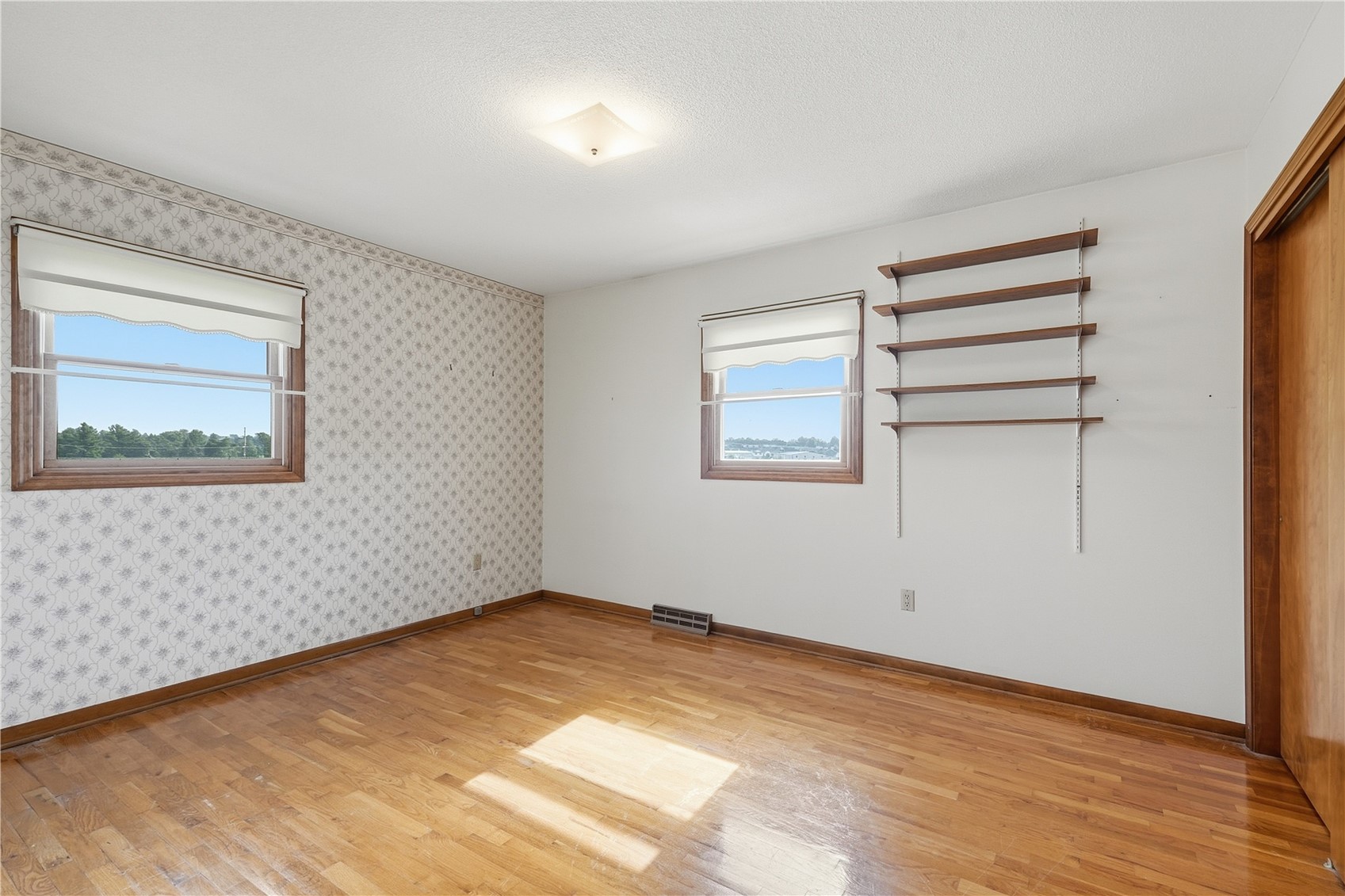 203 N Mcnamara Drive Anamosa IA 52205