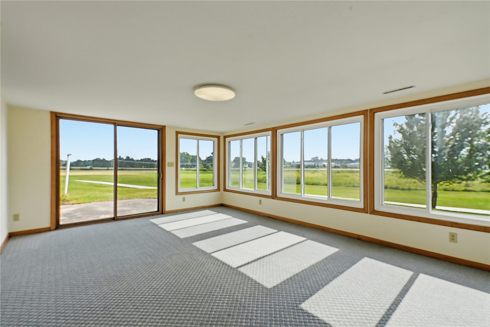203 N Mcnamara Drive Anamosa IA 52205