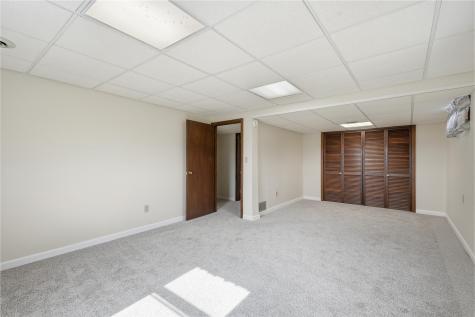 203 N Mcnamara Drive Anamosa IA 52205