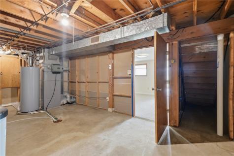 203 N Mcnamara Drive Anamosa IA 52205