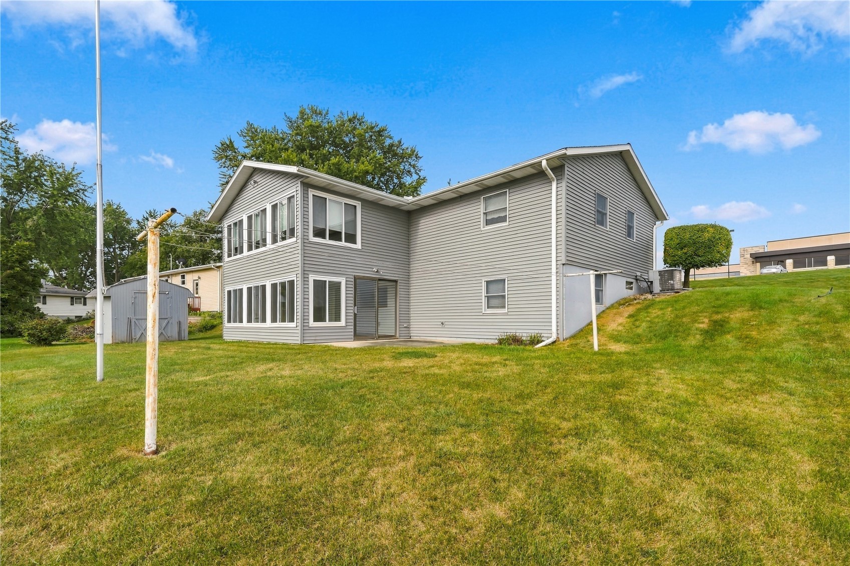 203 N Mcnamara Drive Anamosa IA 52205