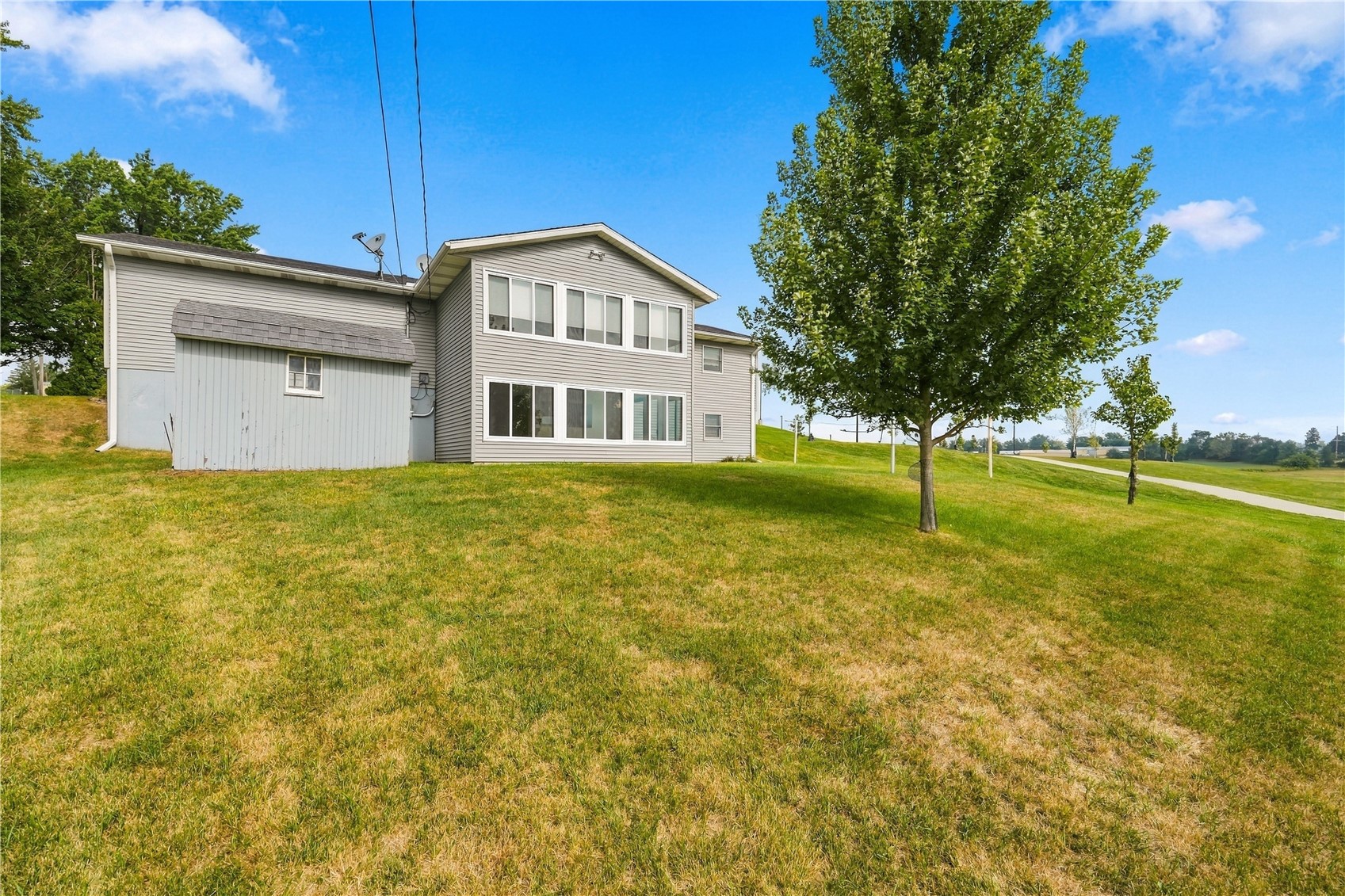 203 N Mcnamara Drive Anamosa IA 52205