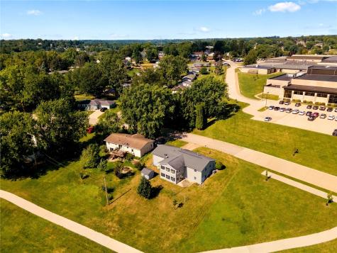 203 N Mcnamara Drive Anamosa IA 52205
