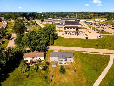 203 N Mcnamara Drive Anamosa IA 52205