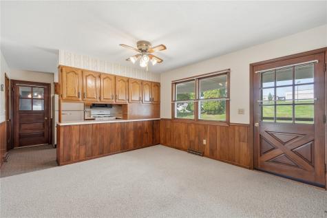 203 N Mcnamara Drive Anamosa IA 52205