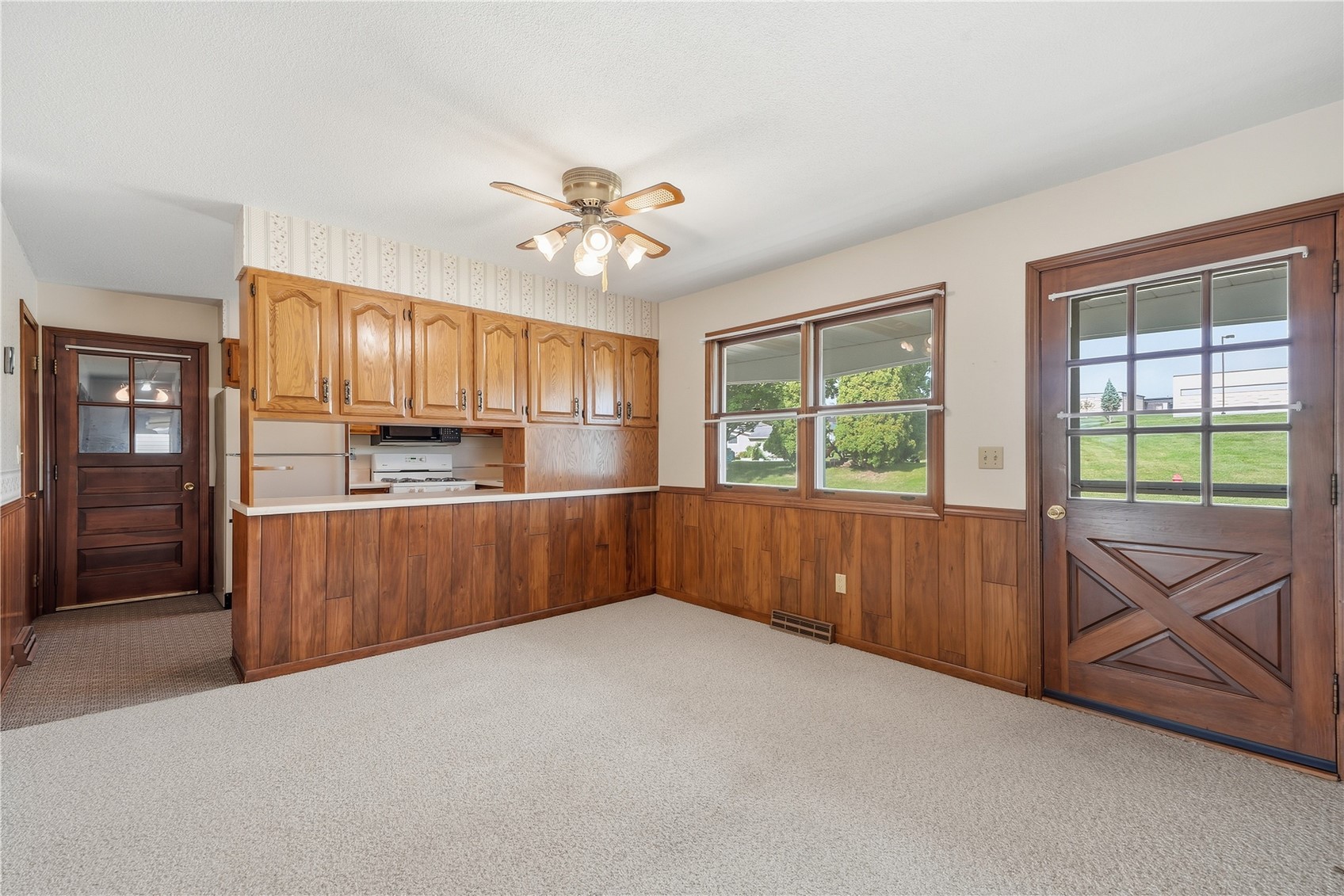 203 N Mcnamara Drive Anamosa IA 52205