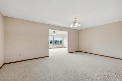 203 N Mcnamara Drive Anamosa IA 52205