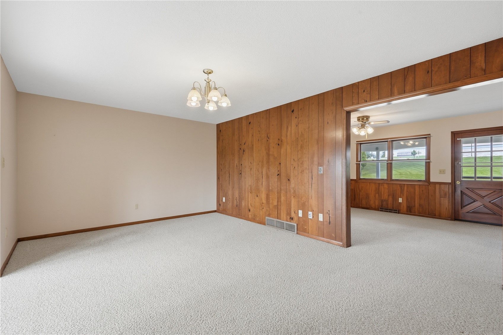 203 N Mcnamara Drive Anamosa IA 52205